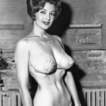 The Woman Who Redefined Beauty — And Why “The Original Hourglass” Still Matters Today